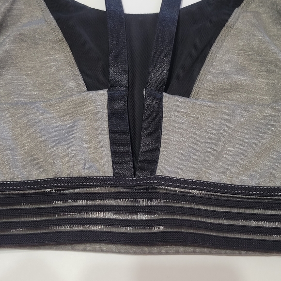 Oakley Sports Bra - Picture 3 of 8